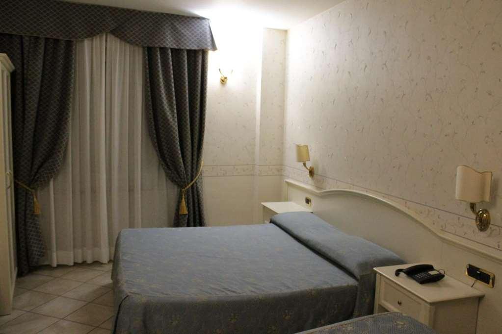 Hotel La Noce Chivasso Quarto foto